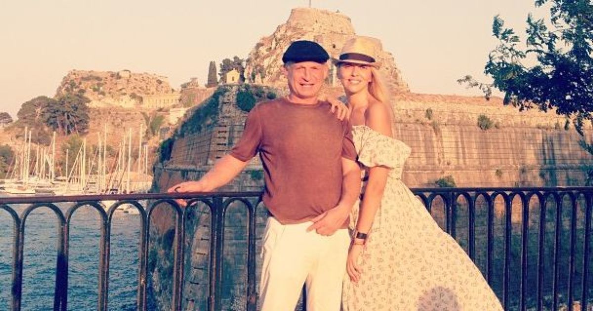 Полякова повезла чоловіка до Греції