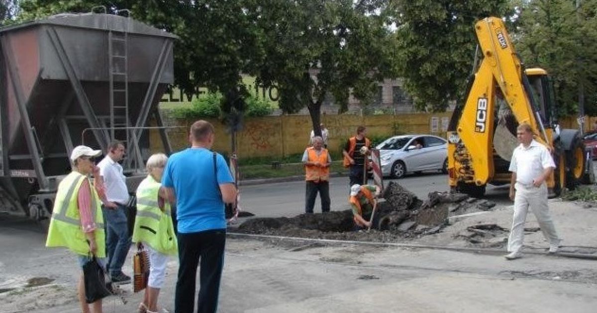 Зараз обмежено рух по одній смузі