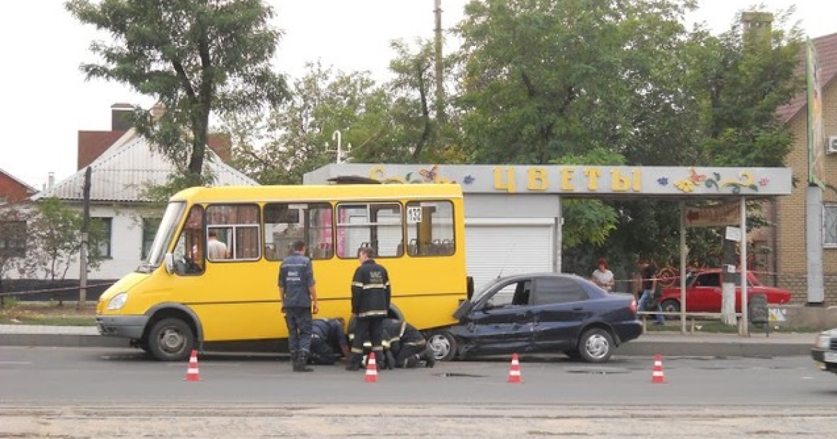 У Луганську сталася ДТП за участю маршрутки.