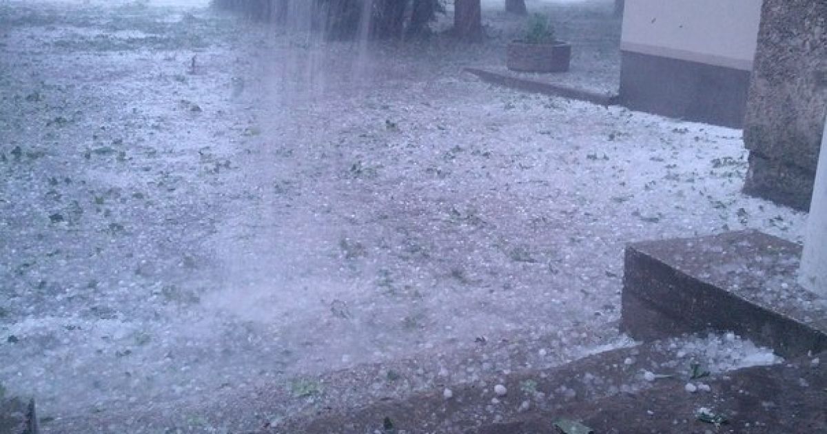 Івано-Франківськ засипав крупний град / © vk.com/typical_if