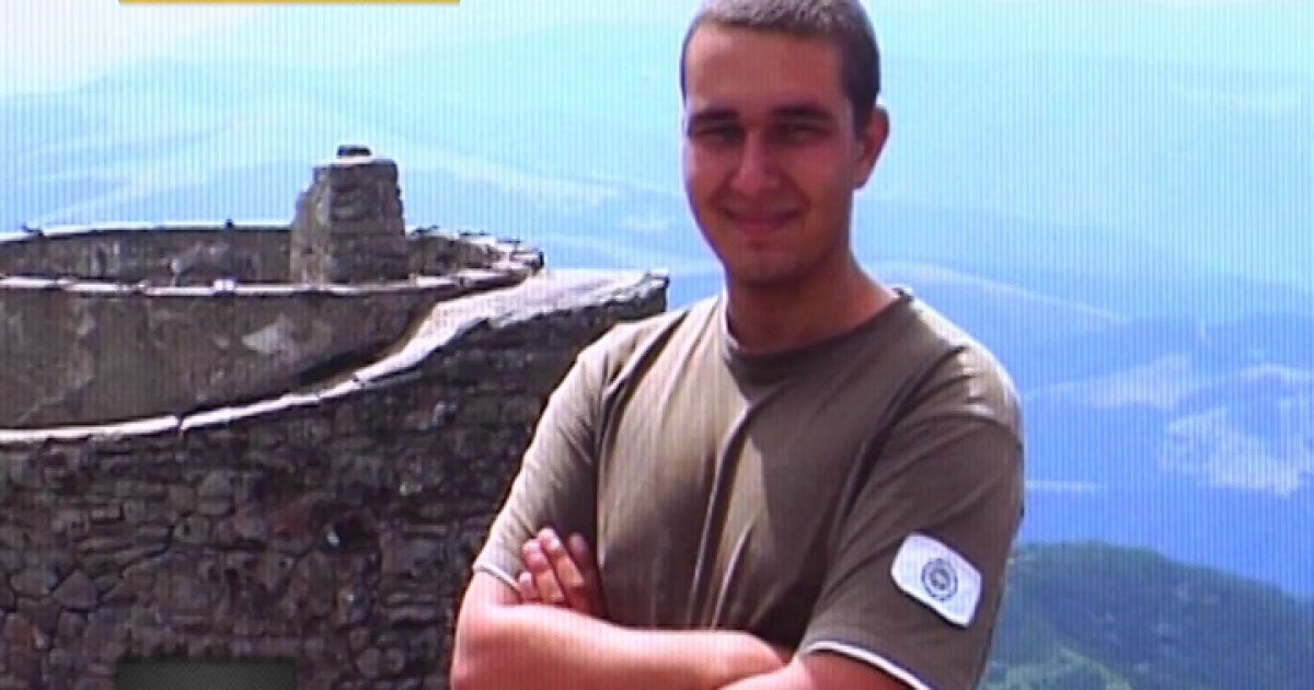 Хлопця зарізали у власному будинку