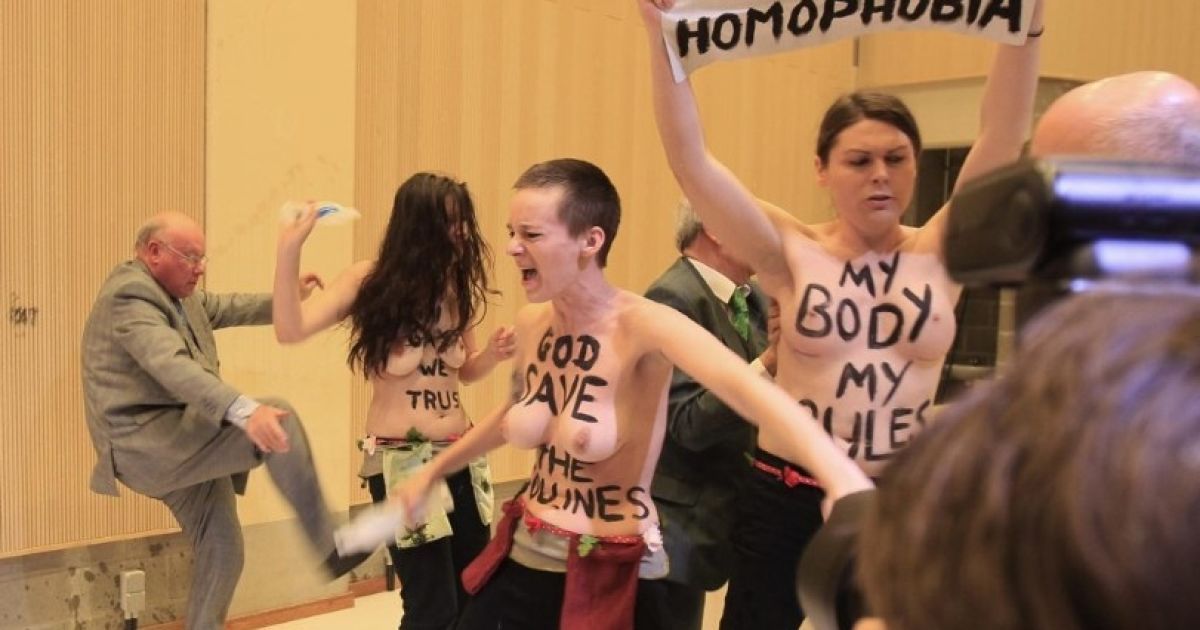 FEMEN накинулися на архієпископа Бельгії / © femen.org