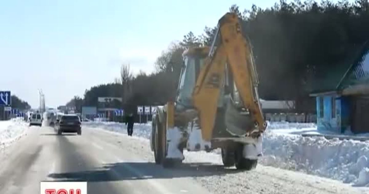 Поблизу Києва вже розчищено дороги