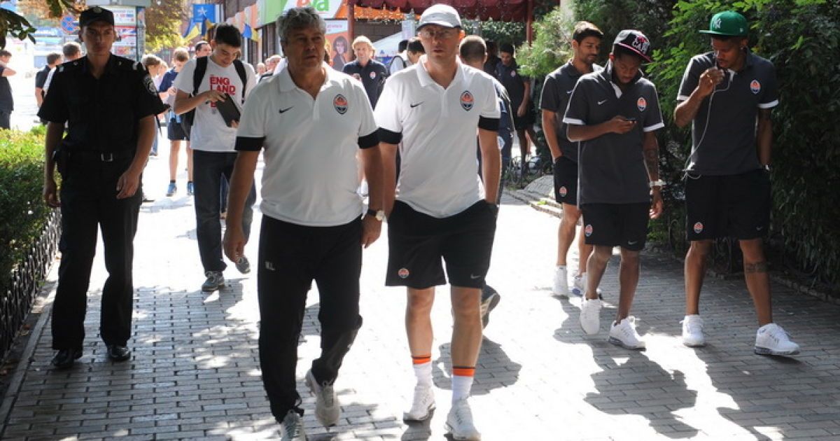 Прогулянка гравців "Шахтаря" у Дніпропетровську / © shakhtar.com
