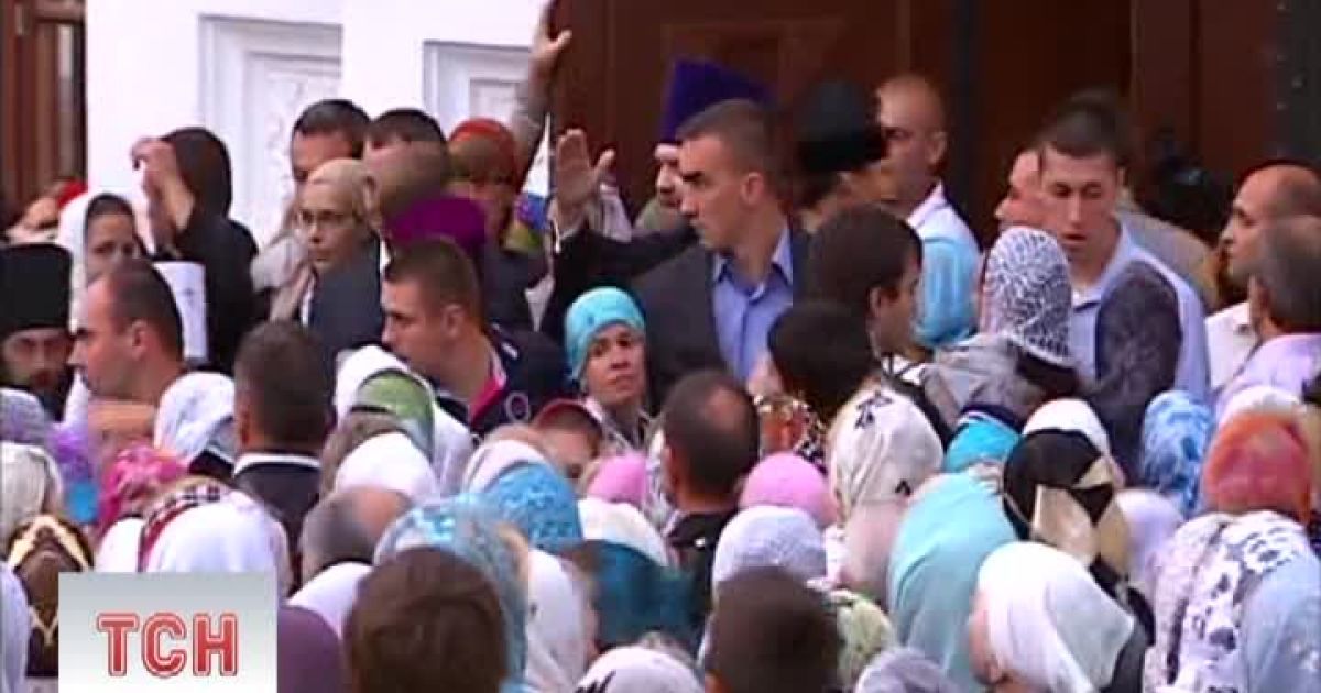Прибуття патріарха Кирила відзначилося штовханиною та тиснявою