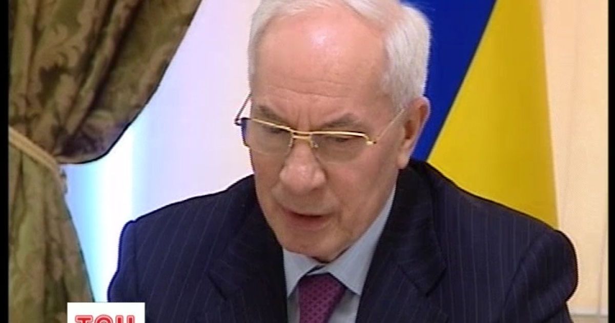 Азаров хоче більше уваги приділяти шахам