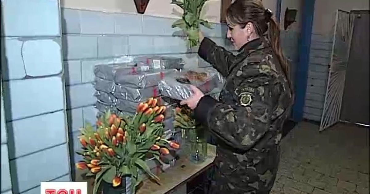 На 8 Березня арештанткам Лук&rsquo;янівського СІЗО принесли квіти та печиво