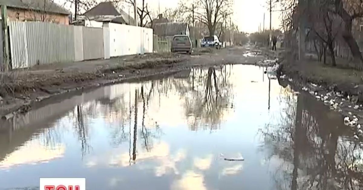 На одній із вулиць Харкова розлилося озеро завглибшки 2 метри
