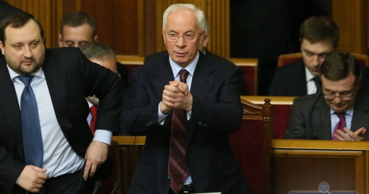 Азарова підтримав звільнення чиновників через негоду