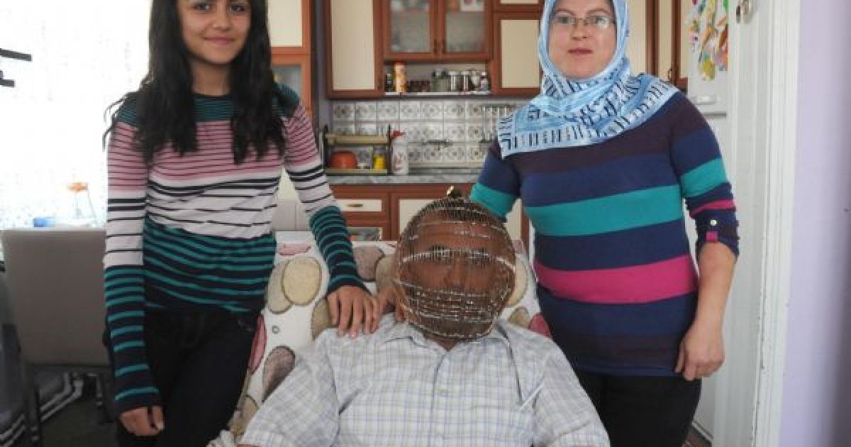 Залізну клітку турок змайстрував самостійно