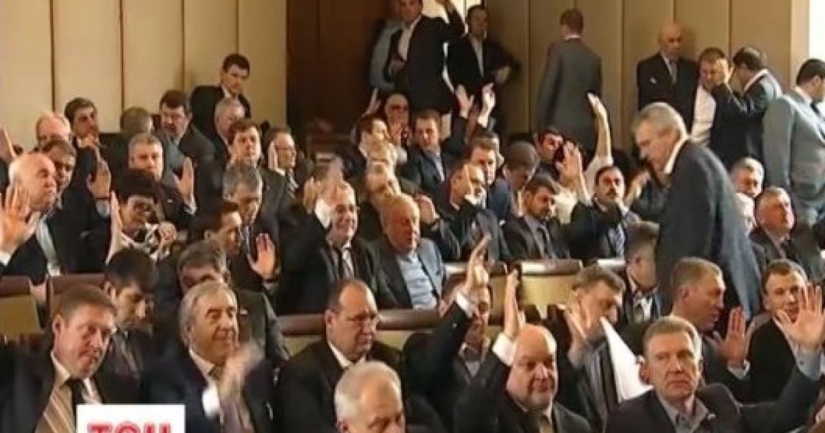 Регіонали з комуністами відпрацювали у незвично некомфортних умовах