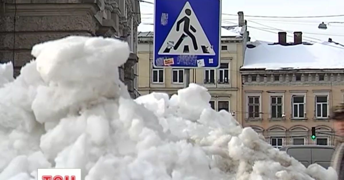 Західна Україна потроху оговтується після снігопаду