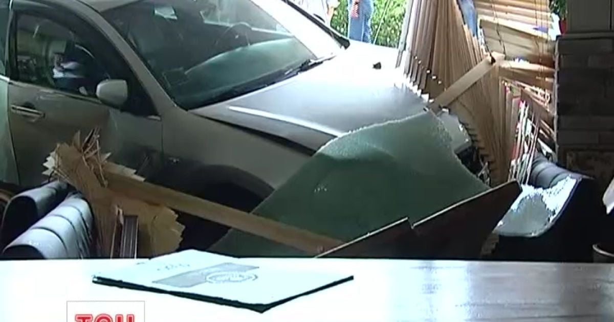 Номери авто відразу прикрив знайомий жінки-водія