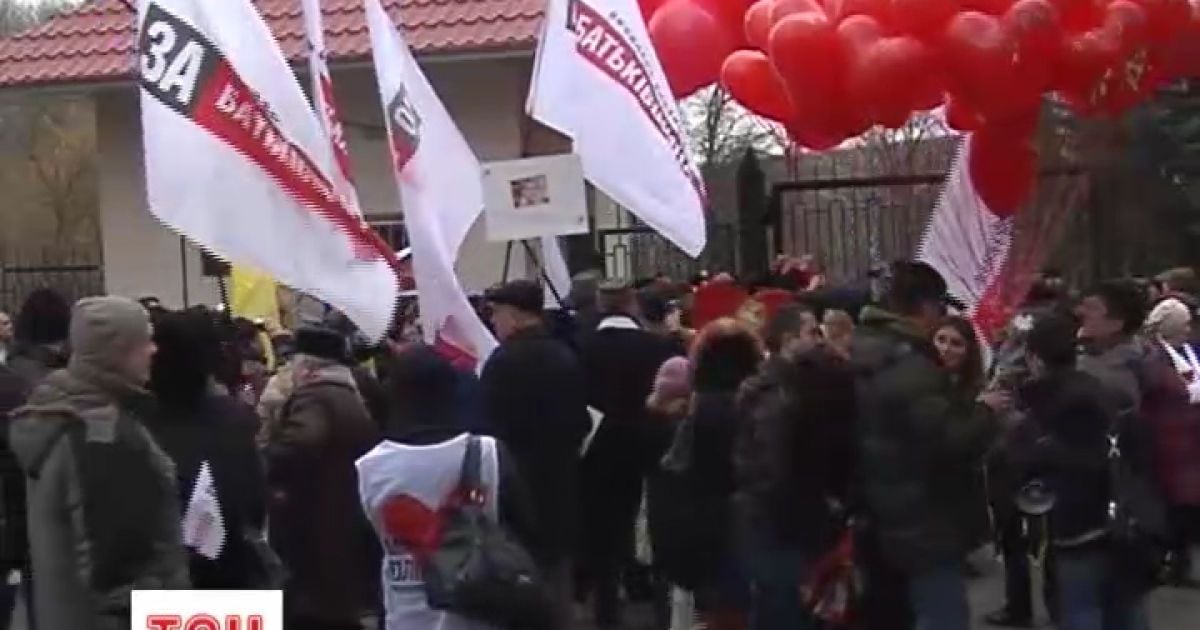 На 8 Березня до Тимошенко прийшли з півтисячі харків'ян