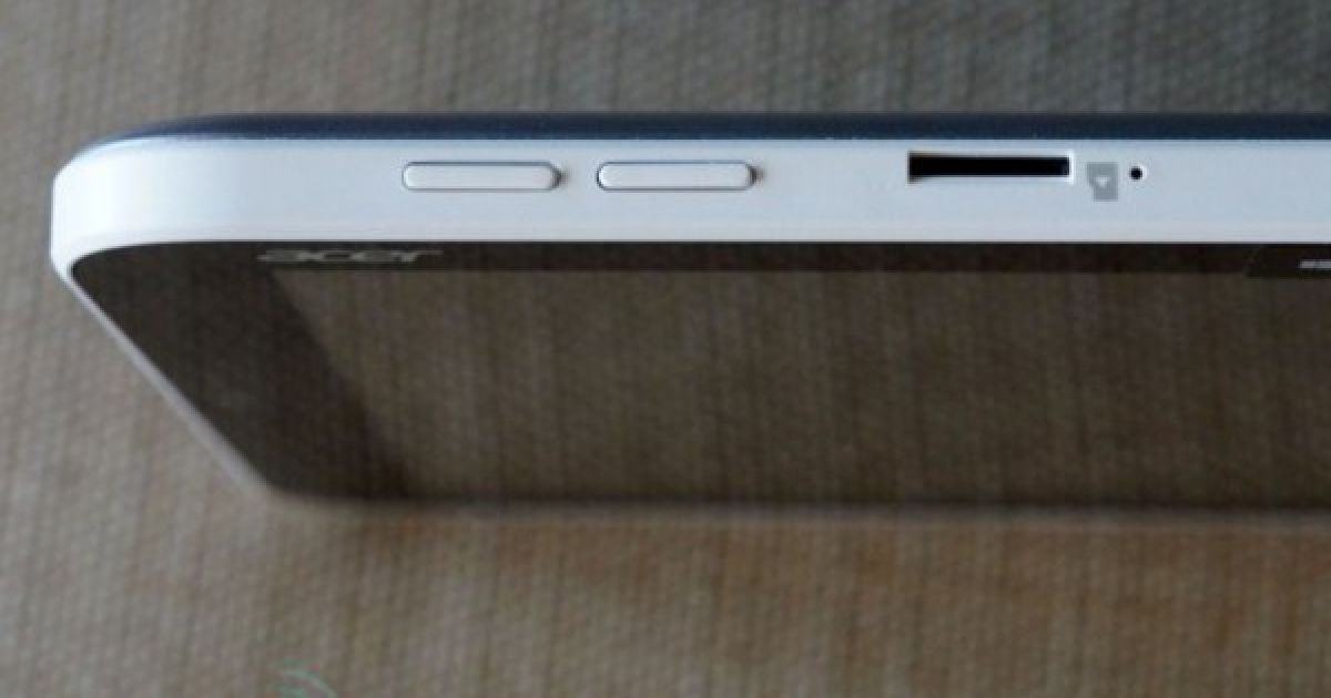 Iconia W3 / © engadget.com