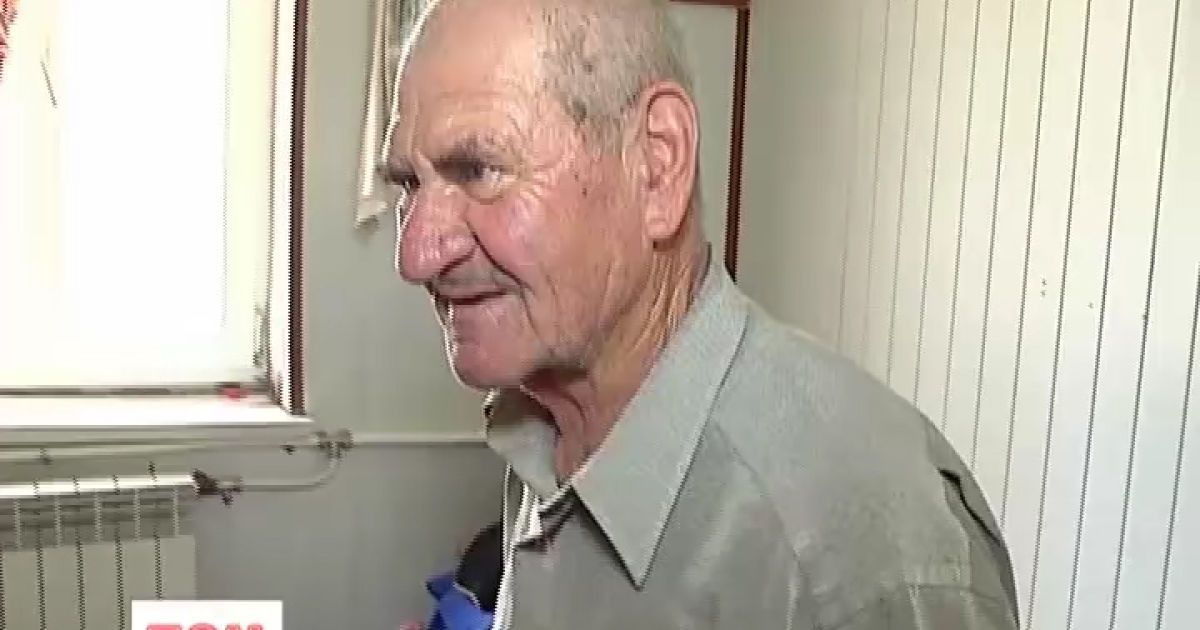 Дідусь із онуком отримають квартиру