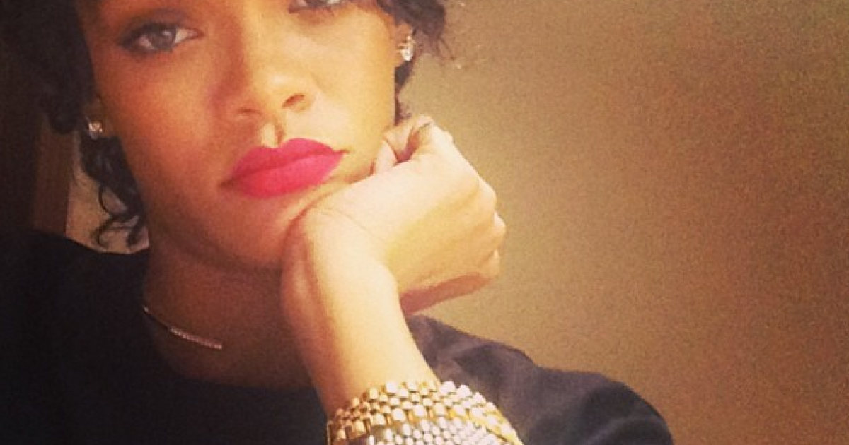 Ріанна продемонструвала нову зачіску