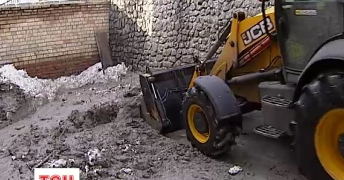 У Києві поповзла Замкова гора