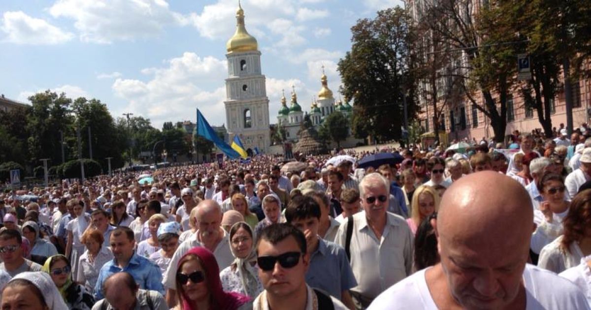 Віряни УПЦ КП пройшли ходою центром Києва