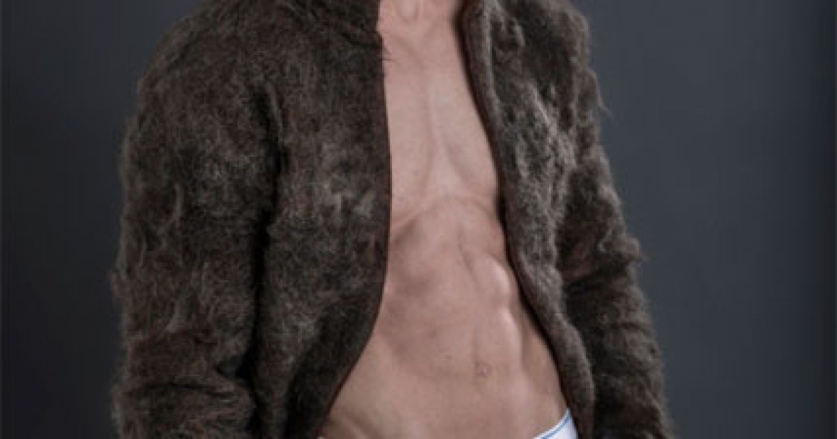 У Британії продають пальто з волосся з чоловічих грудей