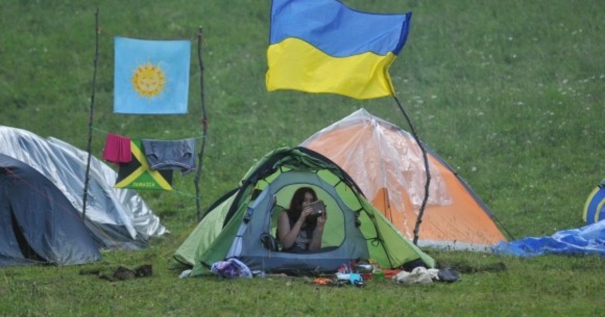 На Закарпатті свято Івана Купала відзначили "голими танцями" біля ватри / © galinfo.com.ua