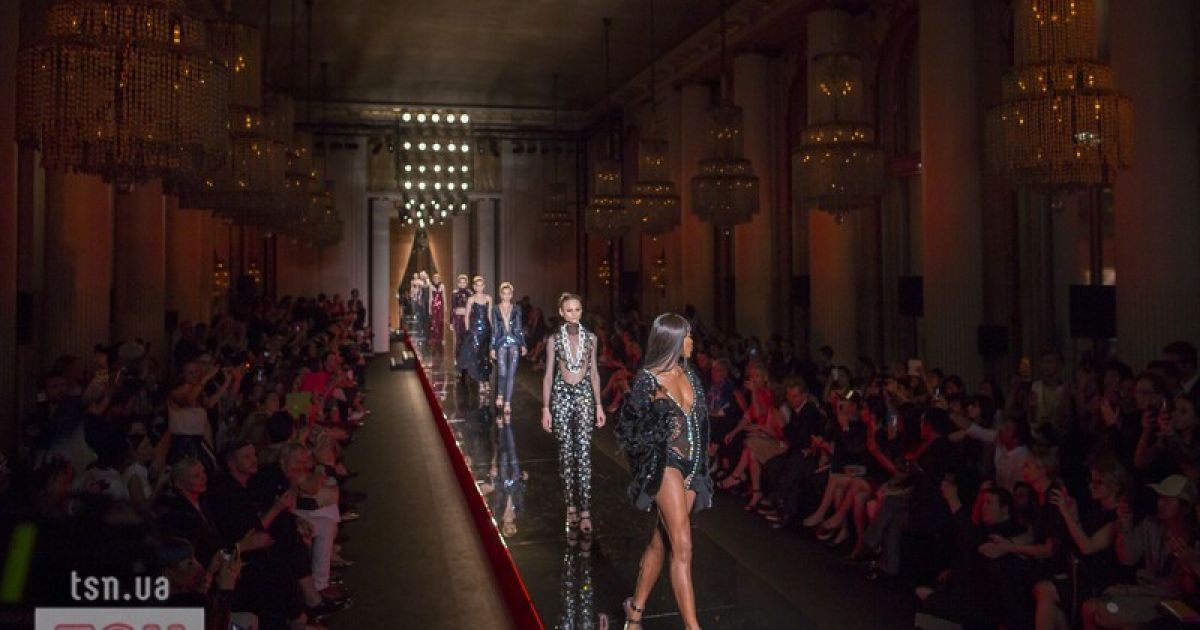 Наомі Кембелл показала нові витвори Versace