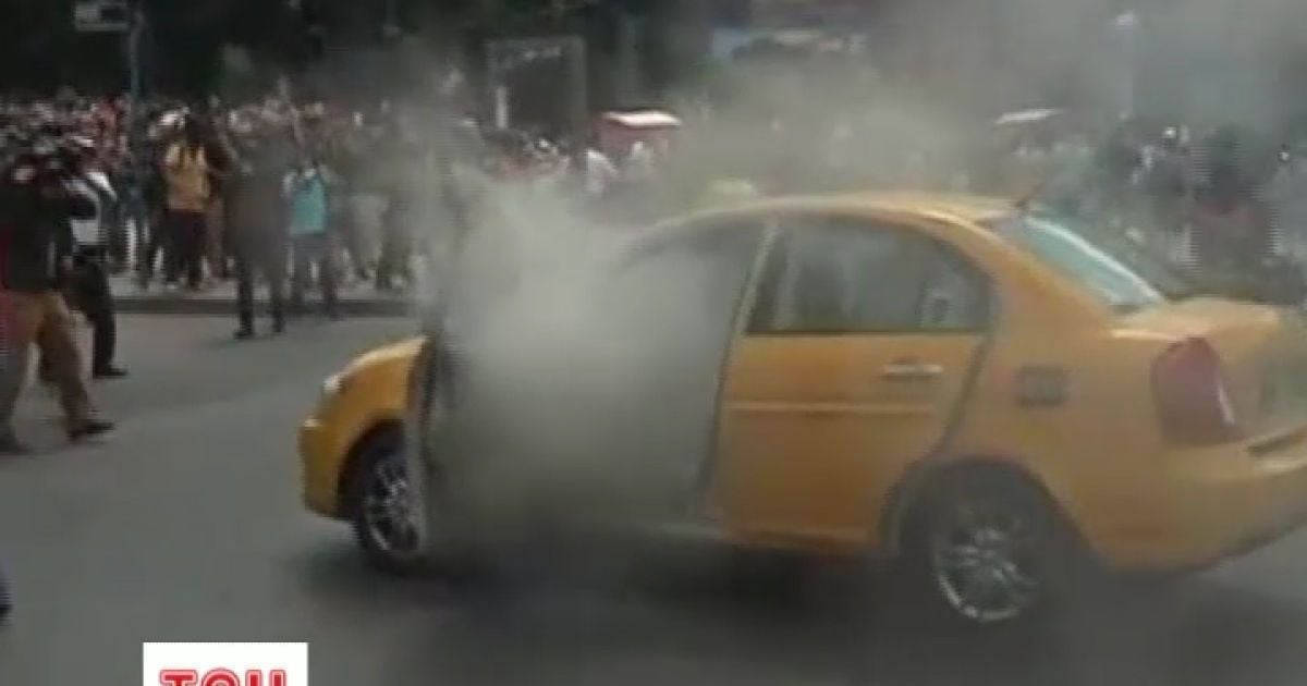 Прем'єр Ердоган у розпал протестів залишає Туреччину