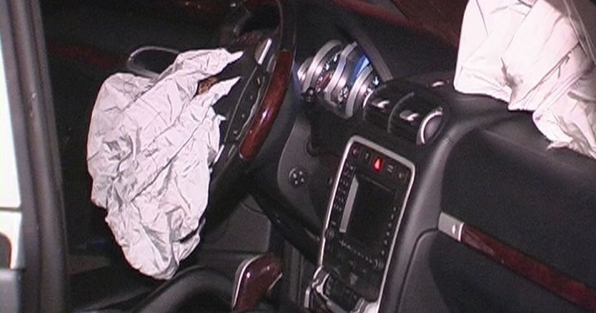 "Порше" влаштував аварію на вулиці О.Теліги у Києві / © Магнолія-ТВ