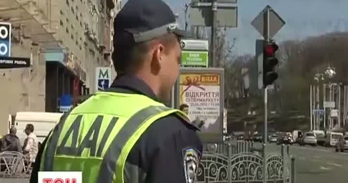 Міліціонерів змусять ошатно одягатися та бути чемними зі злочинцями