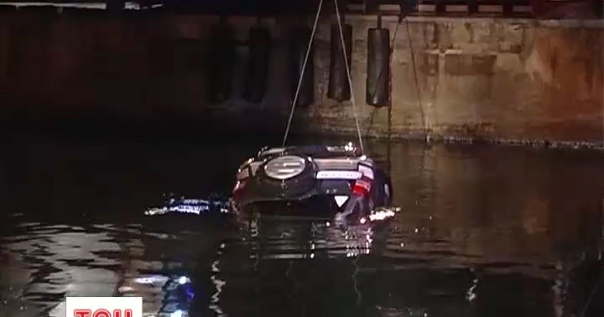 Водій позашляховика на швидкості злетів з дороги у море