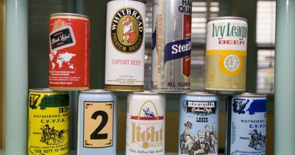 Американець обклеїв банками  свій будинок. / © Оrange Show