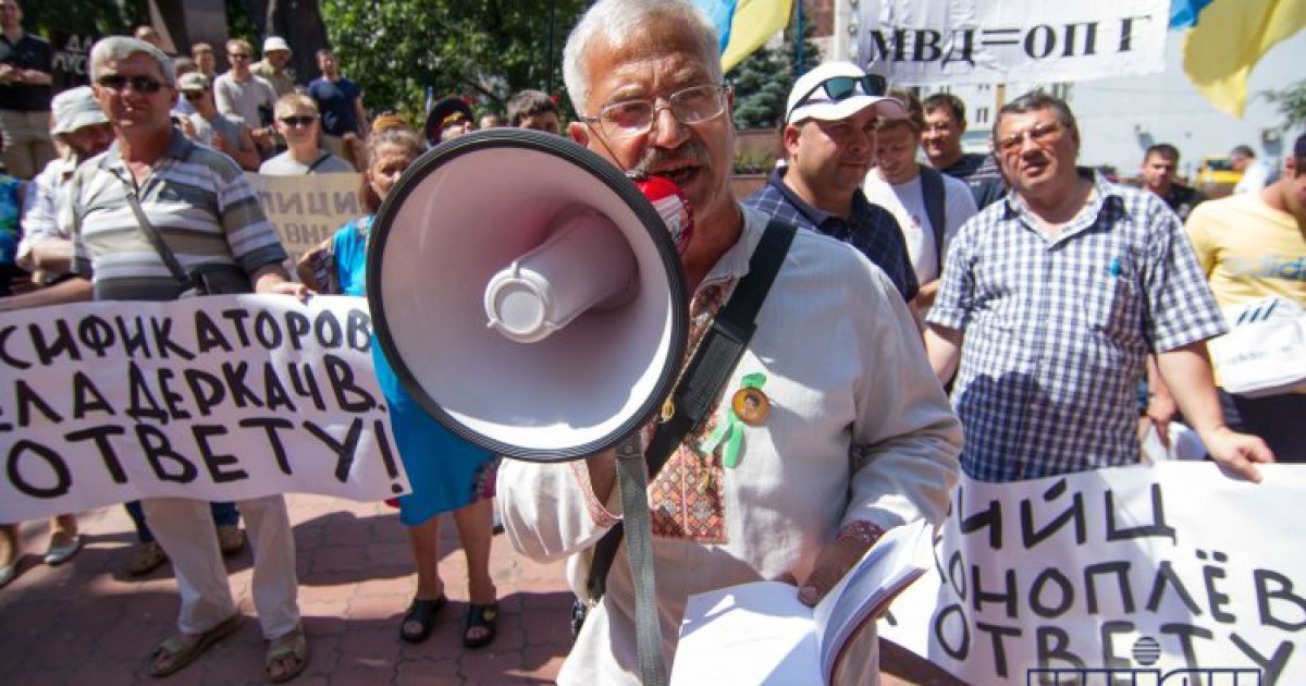 Влада хоче змусити українців   попереджати про протести за два дні.