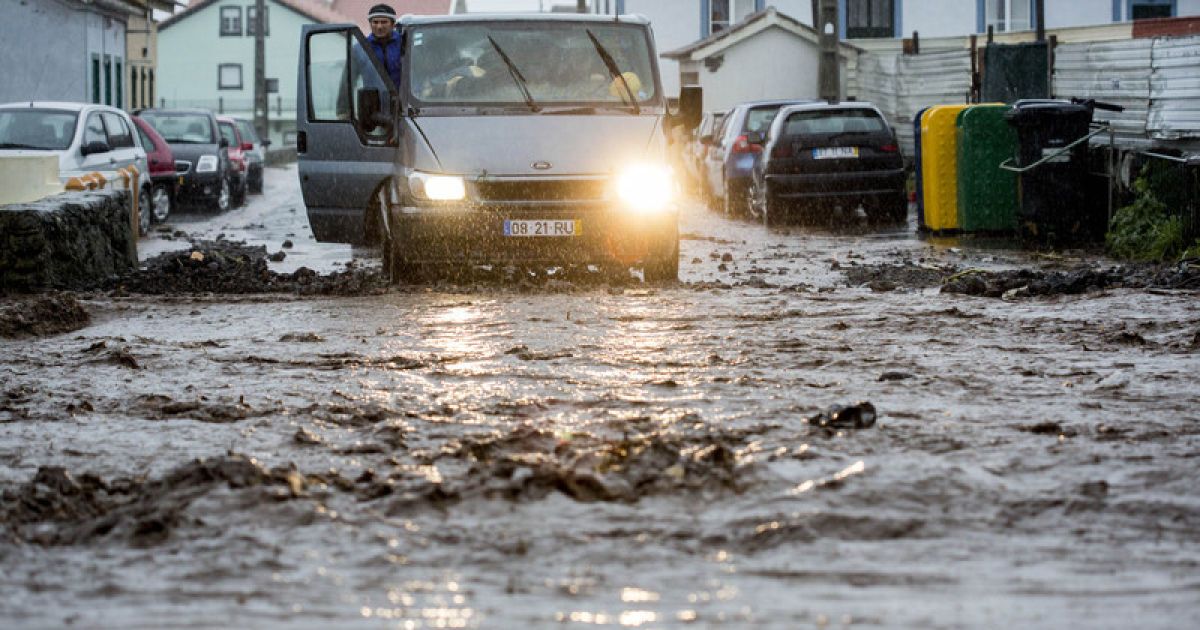 До Києва вже доставляють спеціальну техніку для боротьби з повінню