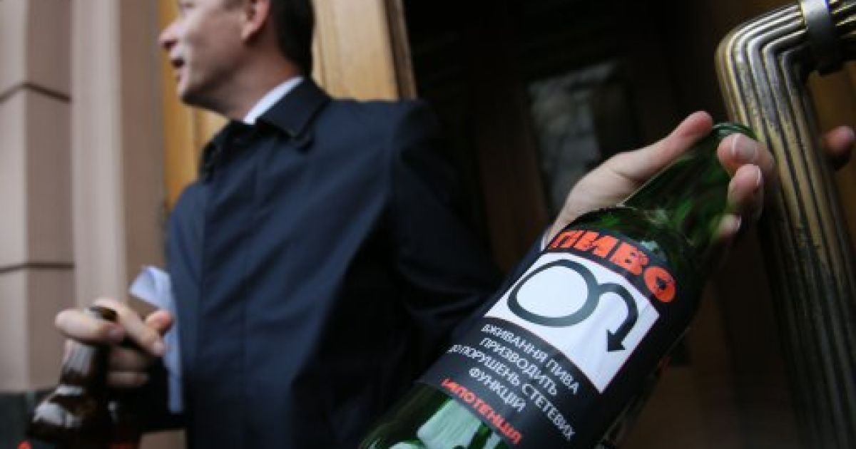 Депутатам дали пляшки з-під пива