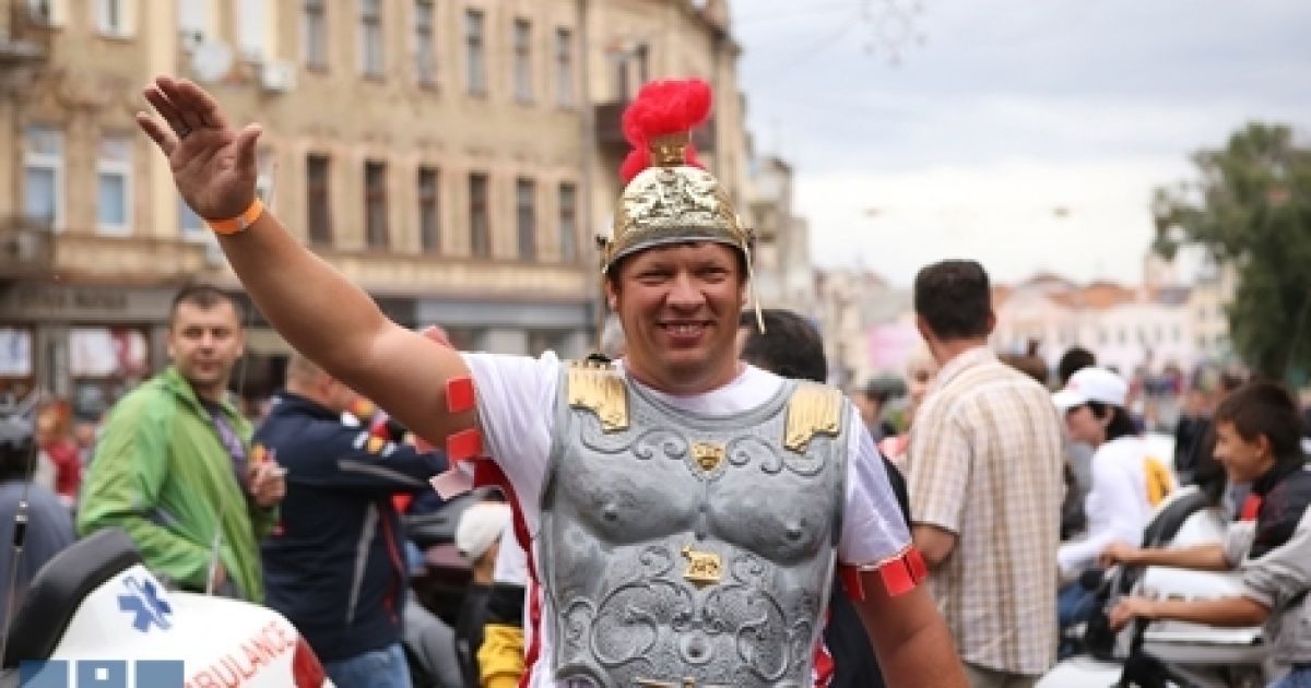 Байкери в римських обладунках влаштували свято в Ужгороді.