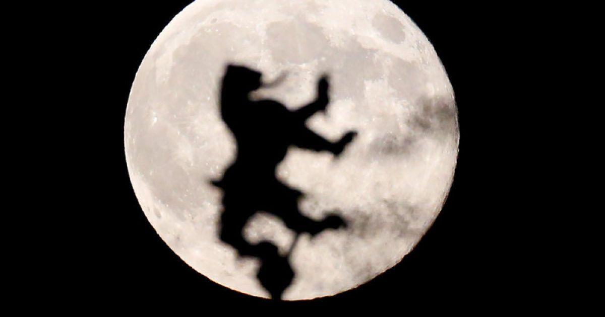 Супермісяць 2013 / © Фото EPA/UPG