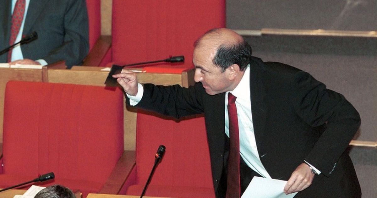 Поки тіло Березовського знаходиться там, де і було знайдено