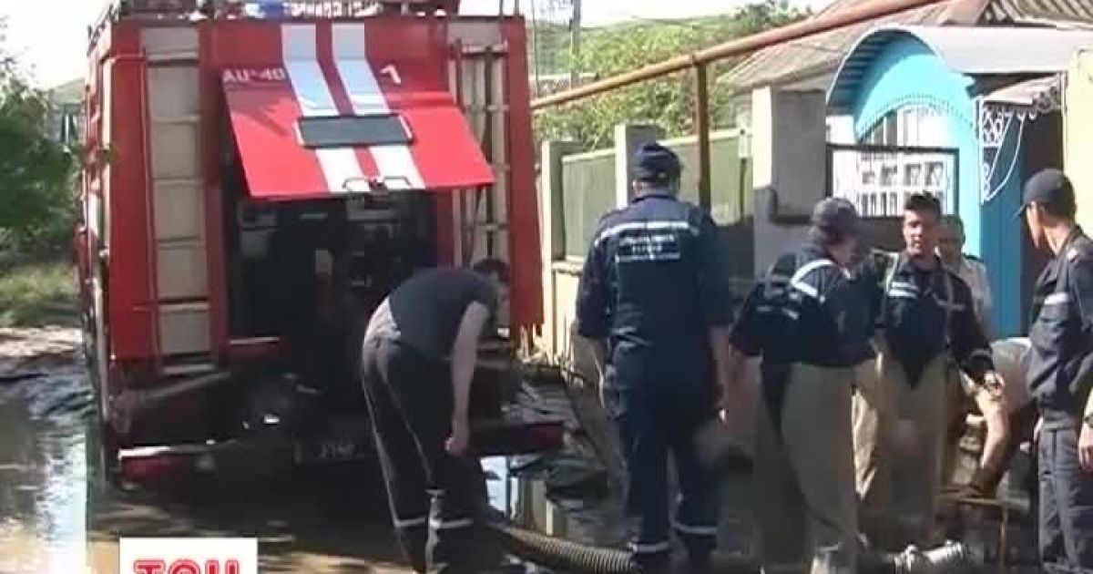 Аварія на водогоні спричинила повінь у передмісті Сімферополя