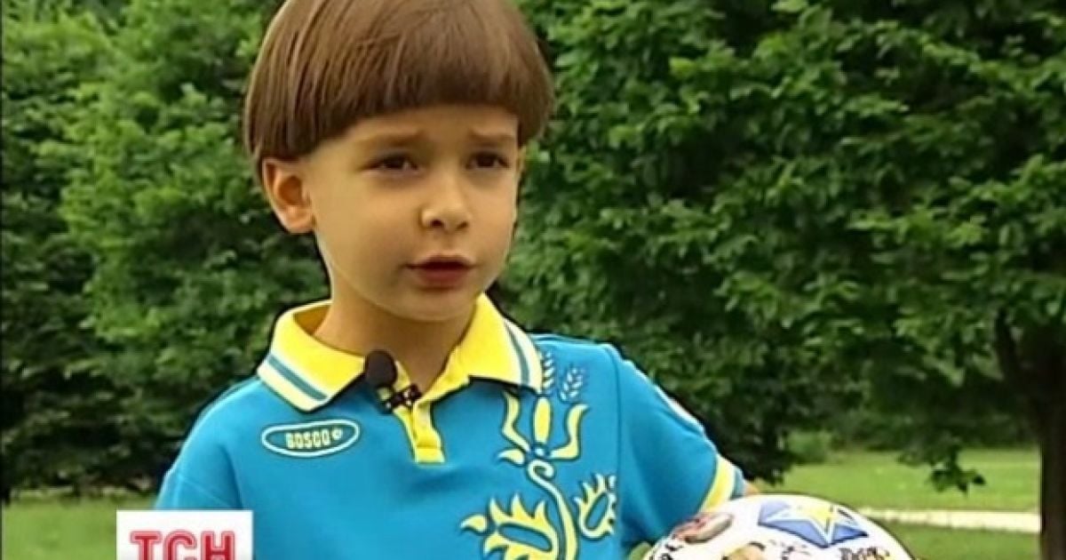 Тимур мріє стати воротарем
