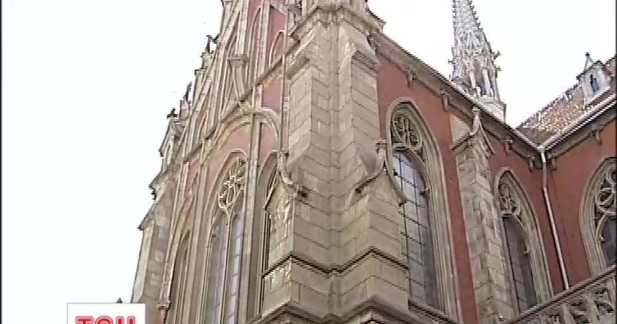 Ремонтувати аварійний фасад планували ще до Євро