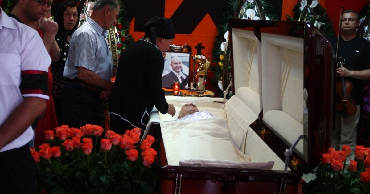 Попрощатися з Вадимом Нестерчуком прийшли друзі, колеги та прості люди / © gazeta.ua