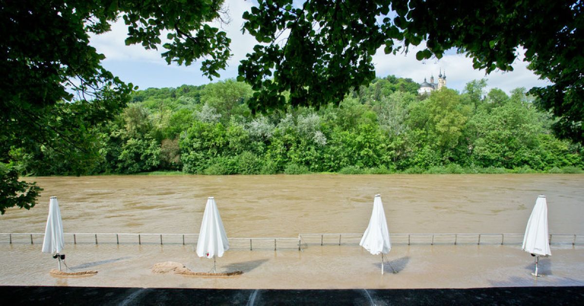 Європа потерпає від повеней / © Фото EPA/UPG