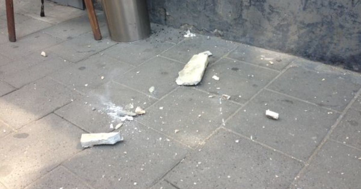 У Львові чоловіку на голову впала штукатурка з балкону