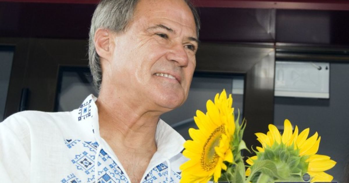 Дублер Джеймса Бонда готовий стрибнути з парашутом з українськими політиками.