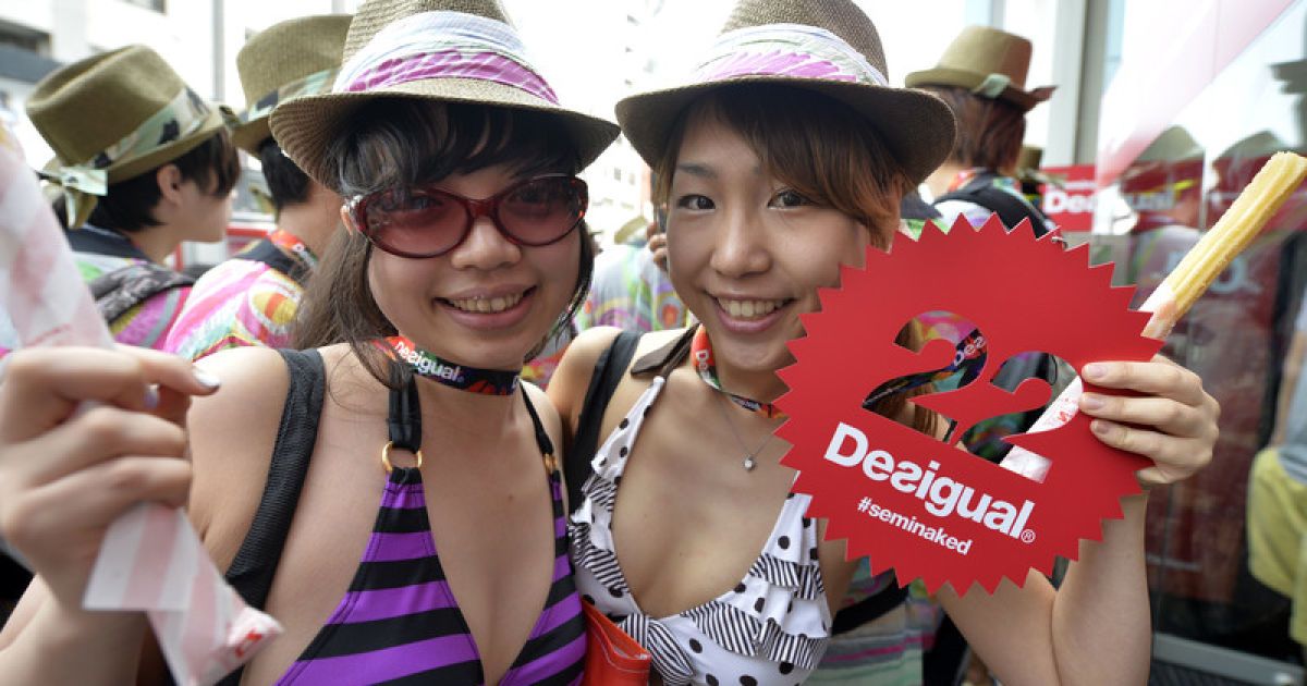 В Японії влаштували голий розпродаж / © Фото EPA/UPG