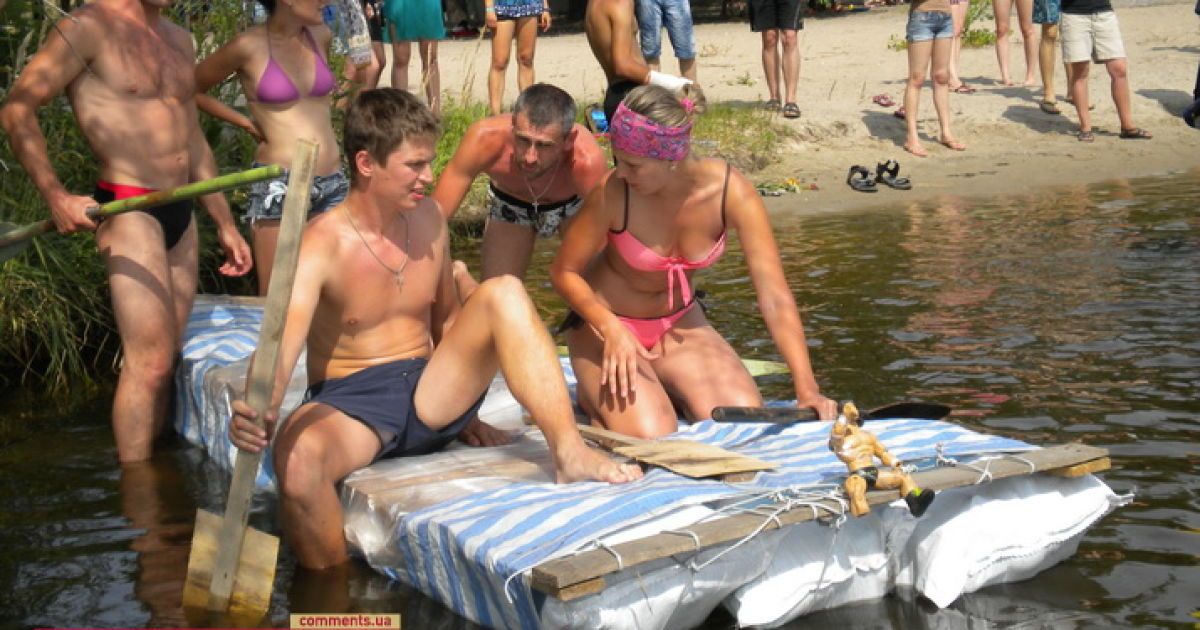 Дніпро підкоряли на пластикових кораблях