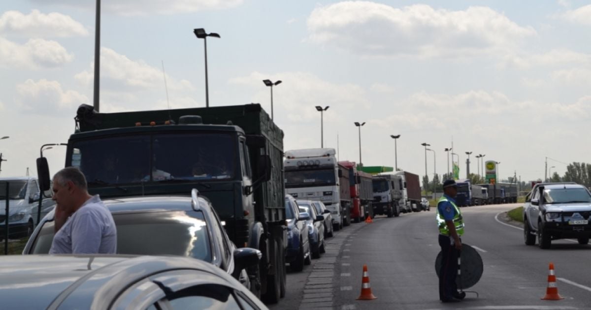 Сотни дальнобойщиков собираются отправляться на Москву