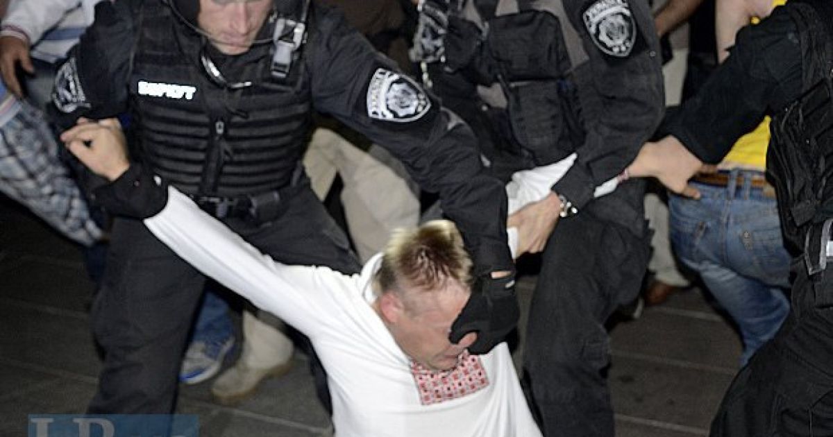 Беркут жорстко розігнав мітингувальників