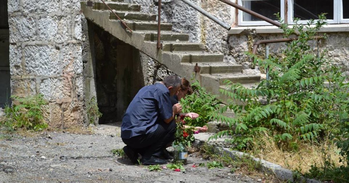Дівчинка розбилася, провалившись вниз разом з балконом / © Facebook/Леонид Карпов