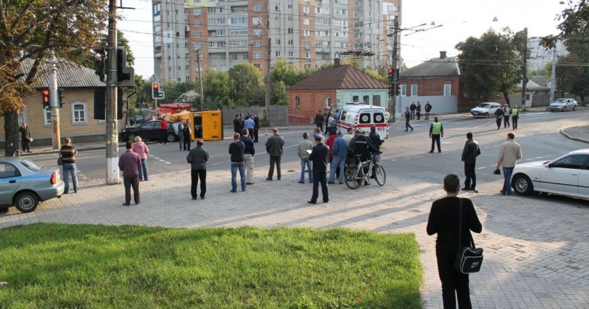 Легковик протаранив маршрутку та врізався у будинок / © facebook Марії Гусєвої